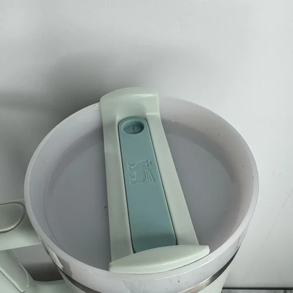 Stanley FlowState Quencher H2.0 Tumbler / 40oz / Color: Mist - Picture 7 of 11